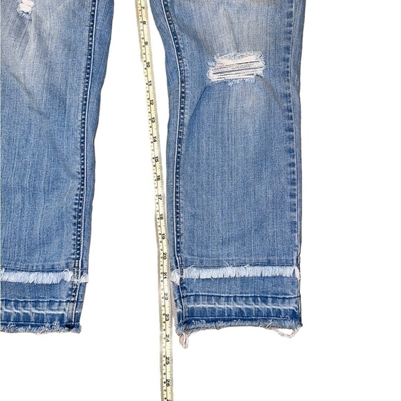 Kensie Jeans Cropped  2 Layer Fringed Distressed Jeans in light/medium Blue 6 - Picture 7 of 16